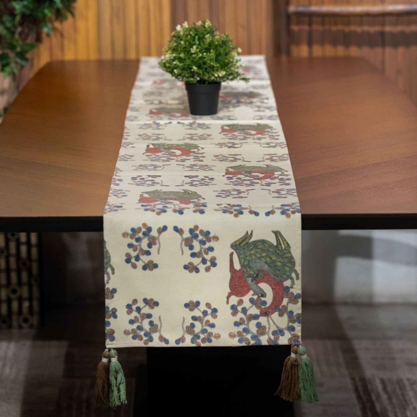 Heritage Vignette Table Runner