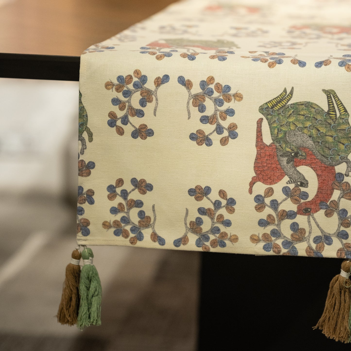 Heritage Vignette Table Runner
