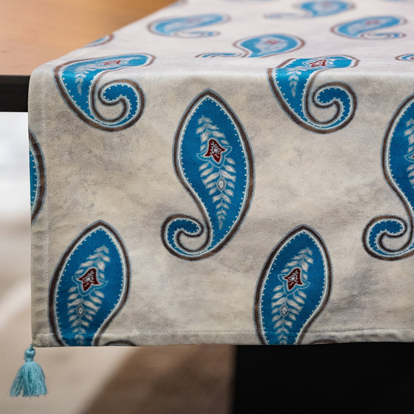 Sangria Keri Table Runner