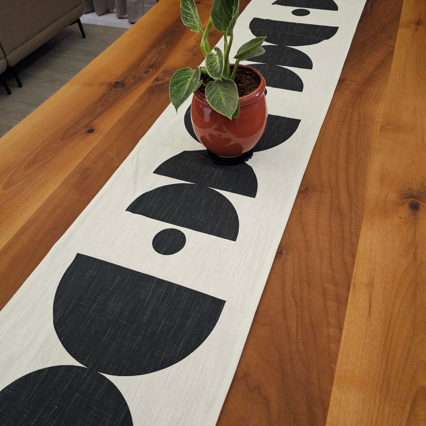 Contrast Crescent